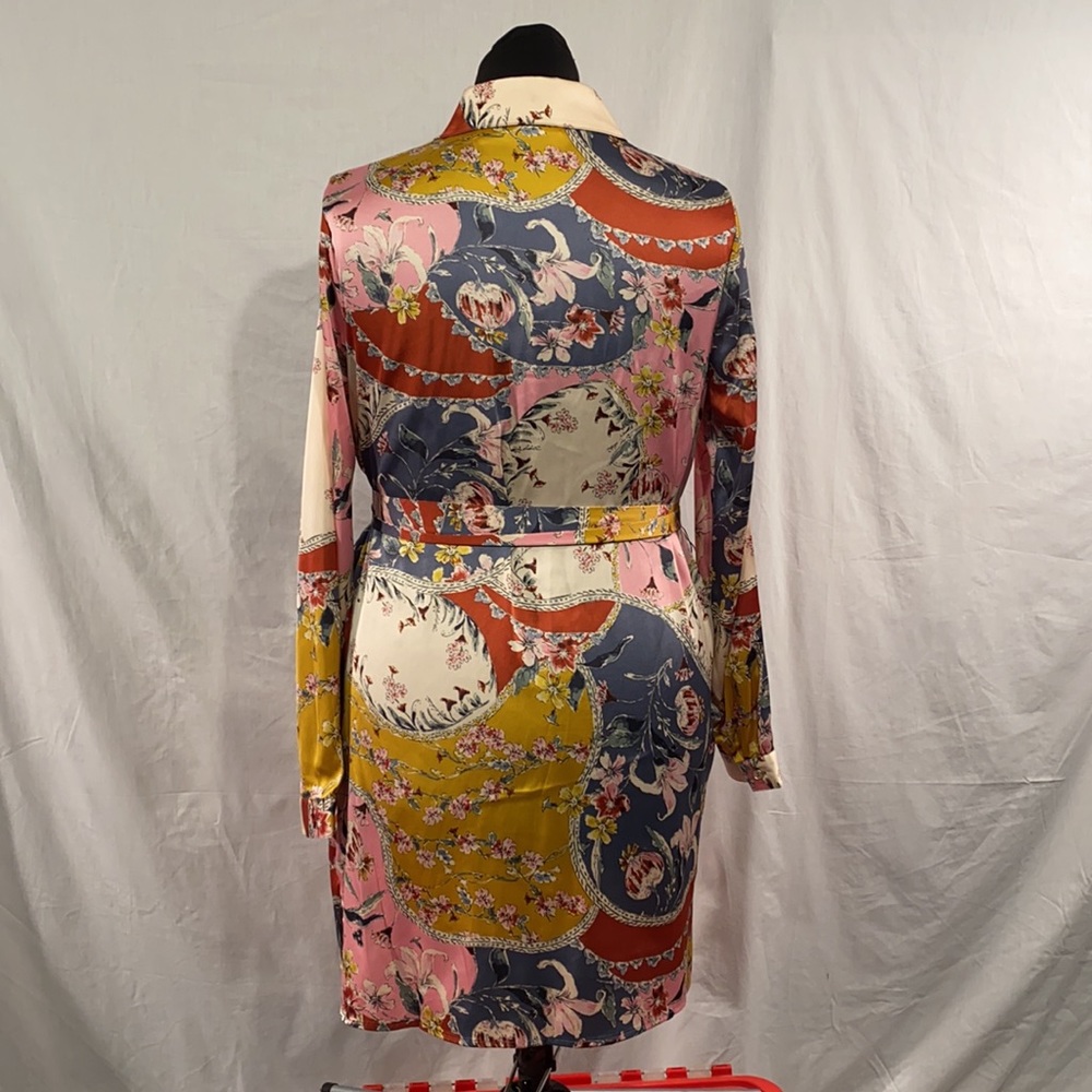 Silky Susan Graver shirt-dress. Size small. - Picture 3 of 5